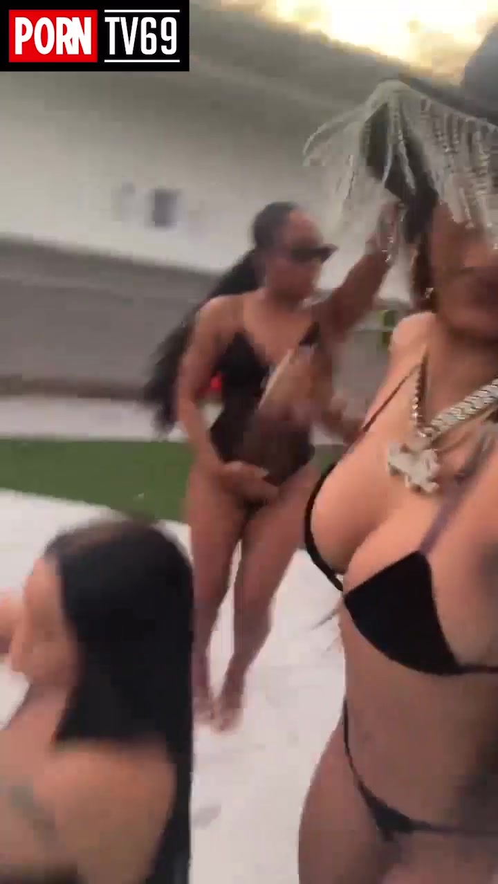 Royalty Onlyfans nude showing off her big breasts hot trending